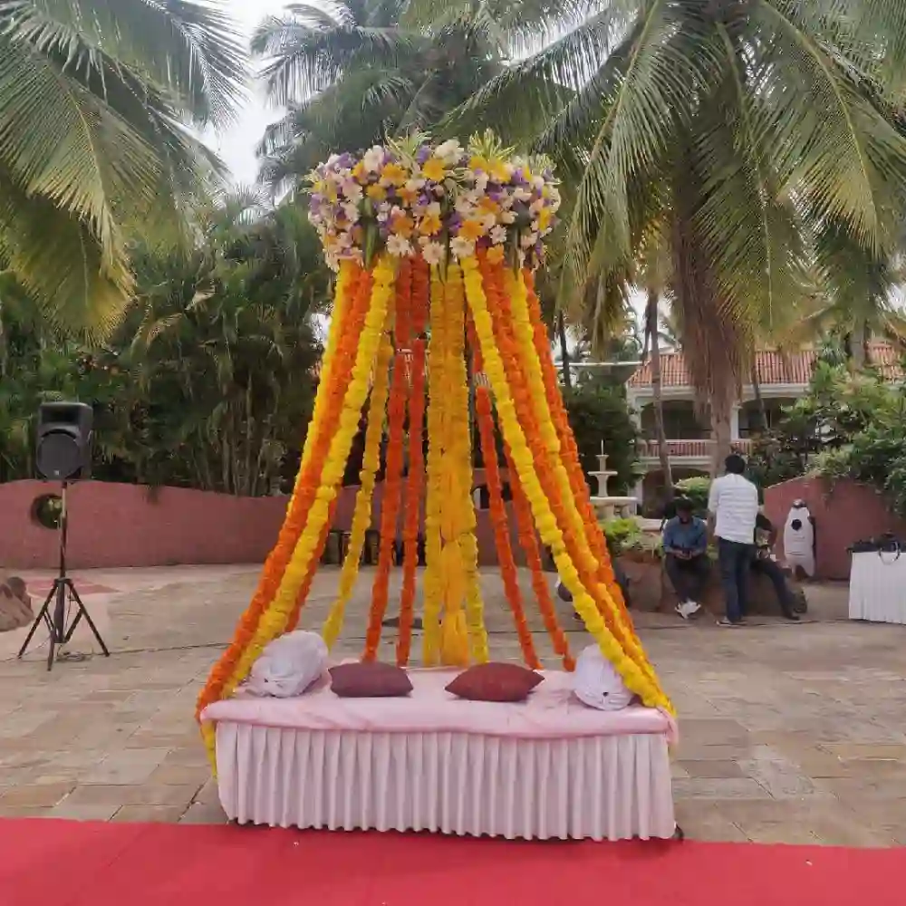 Get Elegant Floral Wedding Decor with Floral Setup